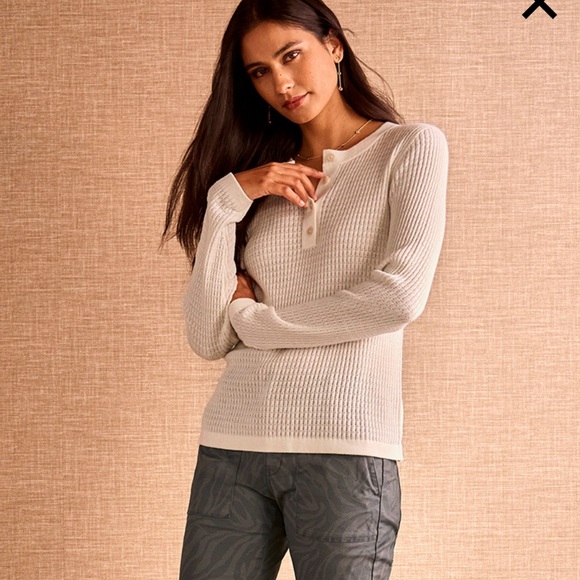 White Ribbed Button-Up Henley - Picture 2 of 5